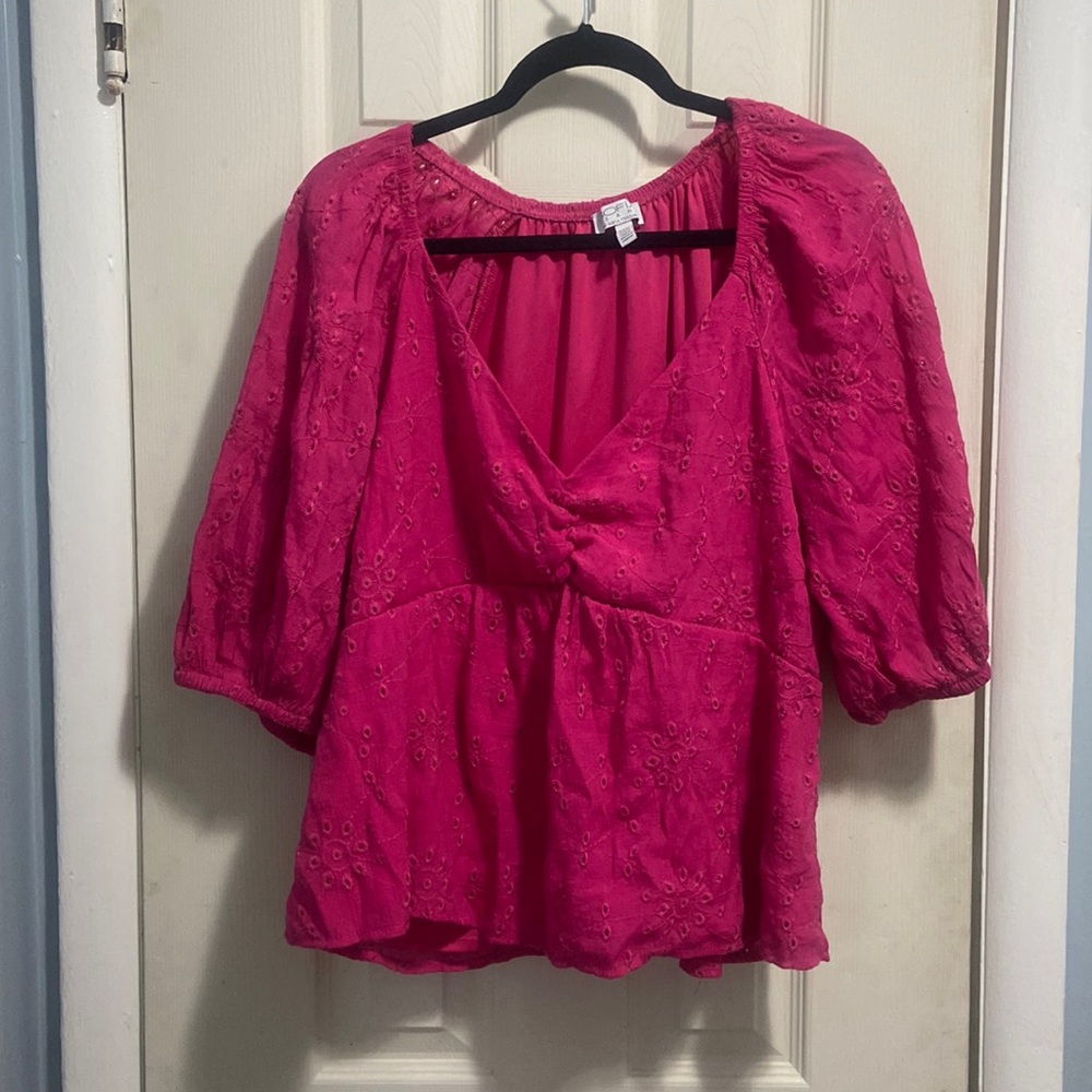 Sofia Vergara pink shirt size XXXL